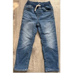 NWOT. GAP Slim Pull-On Sweatpant Jean. Size 5T. Never worn.